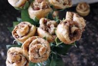 Banana Bacon Cinnamon Roll Roses: Sweet Savory Pastry Blossoms