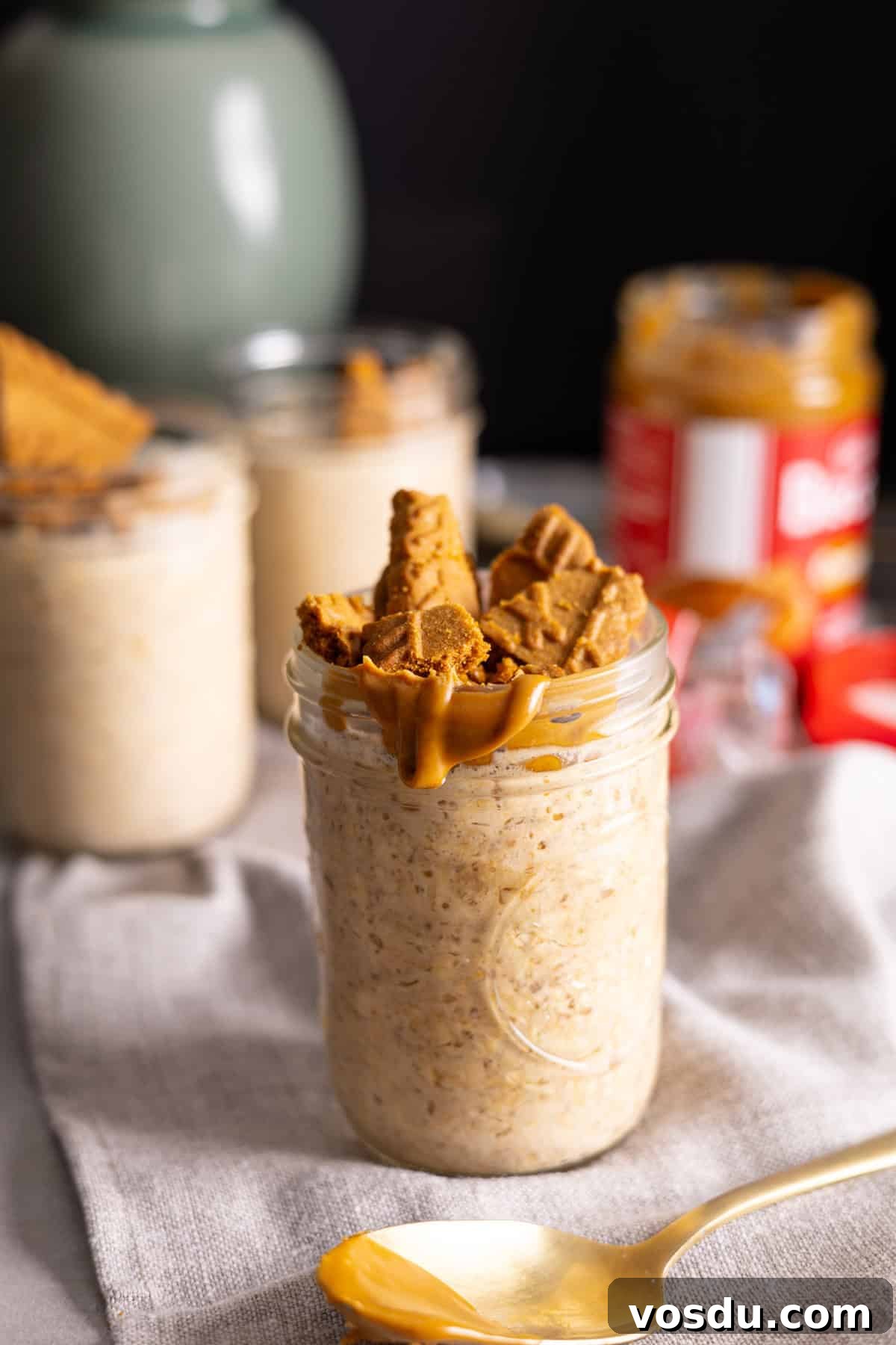 Creamy Biscoff Overnight Oats Recipe for Breakfast Delight 2 A mason jar of Biscoff overnight oats topped with cookies and cookie butter.