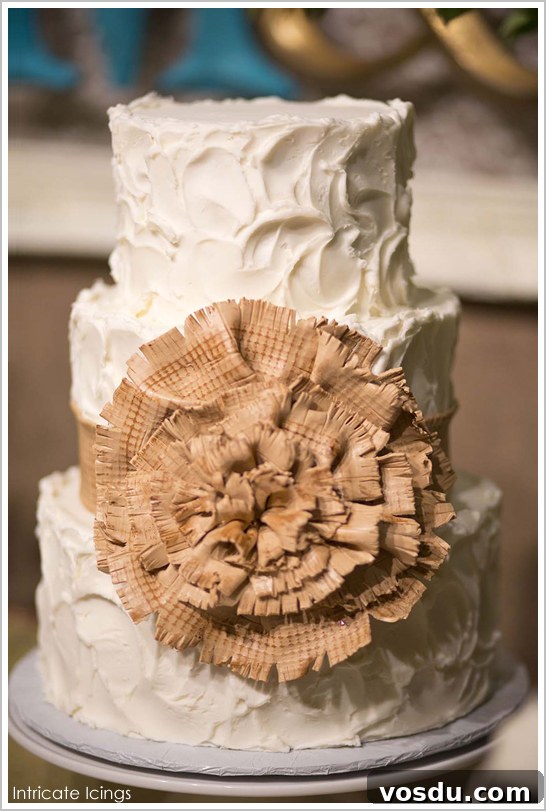 Rustic Burlap Cake by Intricate Icings | TheCakeBlog.com Rustic Burlap Cake by Intricate Icings | TheCakeBlog.com