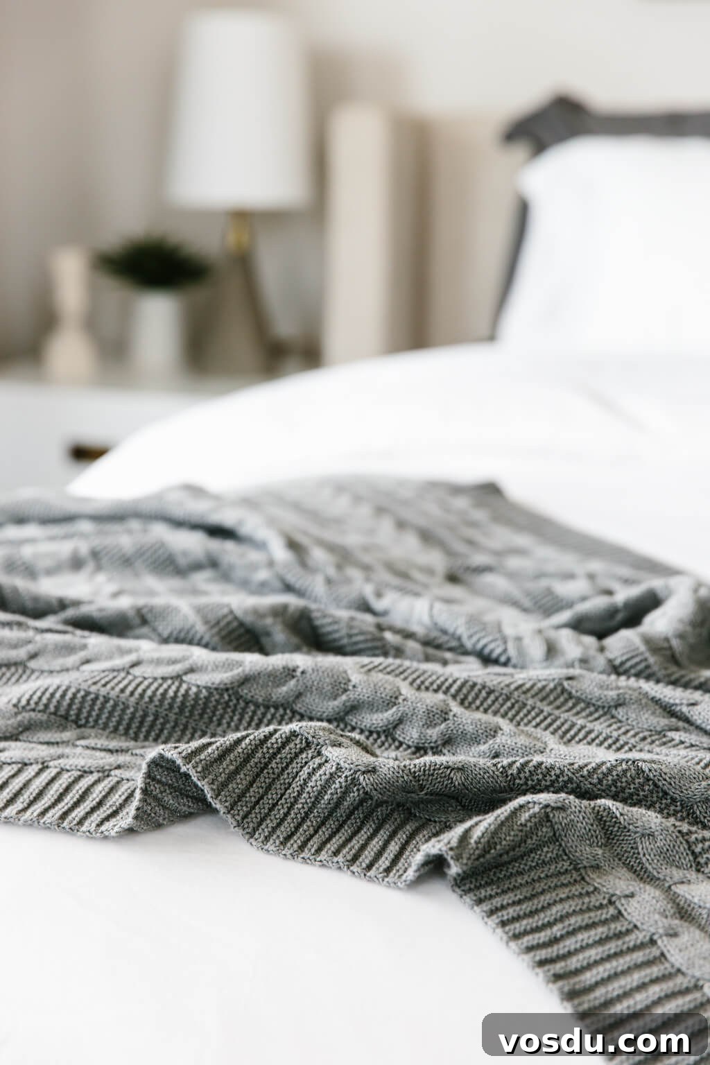 Modern Minimalist Bedroom Makeover with Havenly Design Ideas 6 My modern and minimalist bedroom design and decor. My interior design style is a blend of minimalism, mid-century modern, Scandinavian and SoCal vibes.