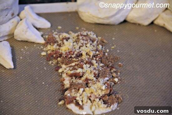 Banana Bacon Cinnamon Roll Roses: Sweet Savory Pastry Blossoms 6 Banana Bacon Cinnamon Roll Roses (@snappygourmet.com)
