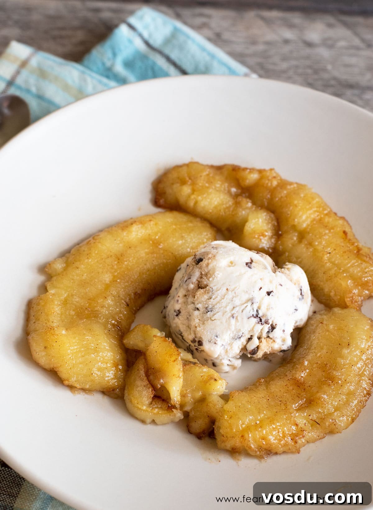 Crispy Caramelized Bananas in the Air Fryer: Quick Recipe 7 Caramelized air fryer banana with a scoop of ice cream.