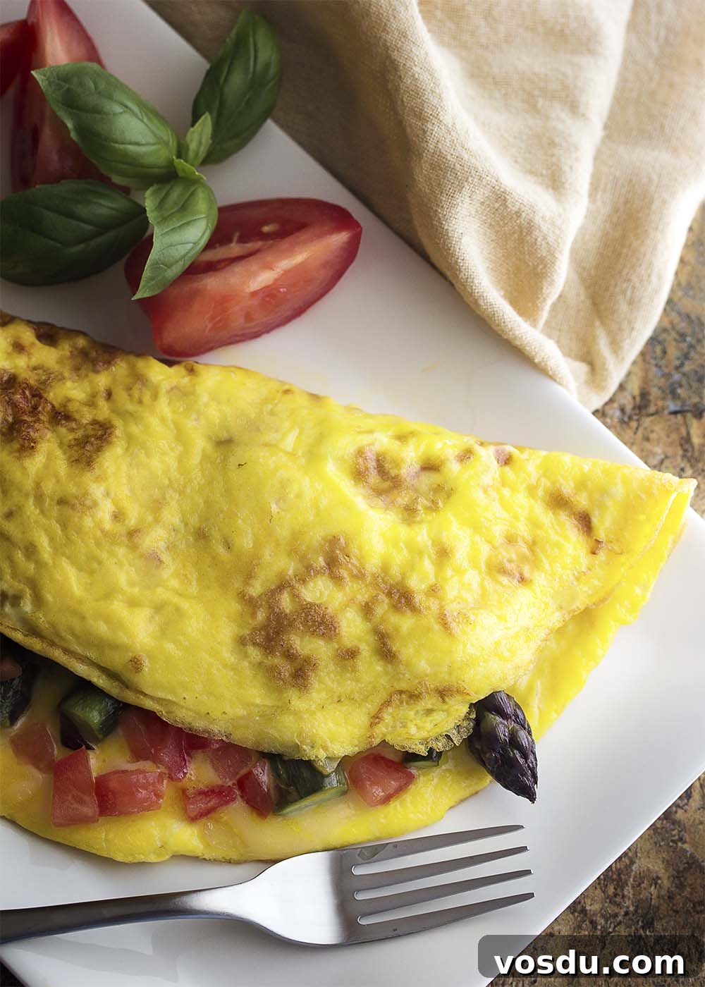 Smoked Gouda & Asparagus Omelet Recipe for Brunch Delight 5 Take advantage of fresh asparagus to make a healthy spring omelette! This asparagus omelette is full of smoked gouda cheese, sauteed onions, and tomatoes. Great for breakfast, brunch, or even dinner.