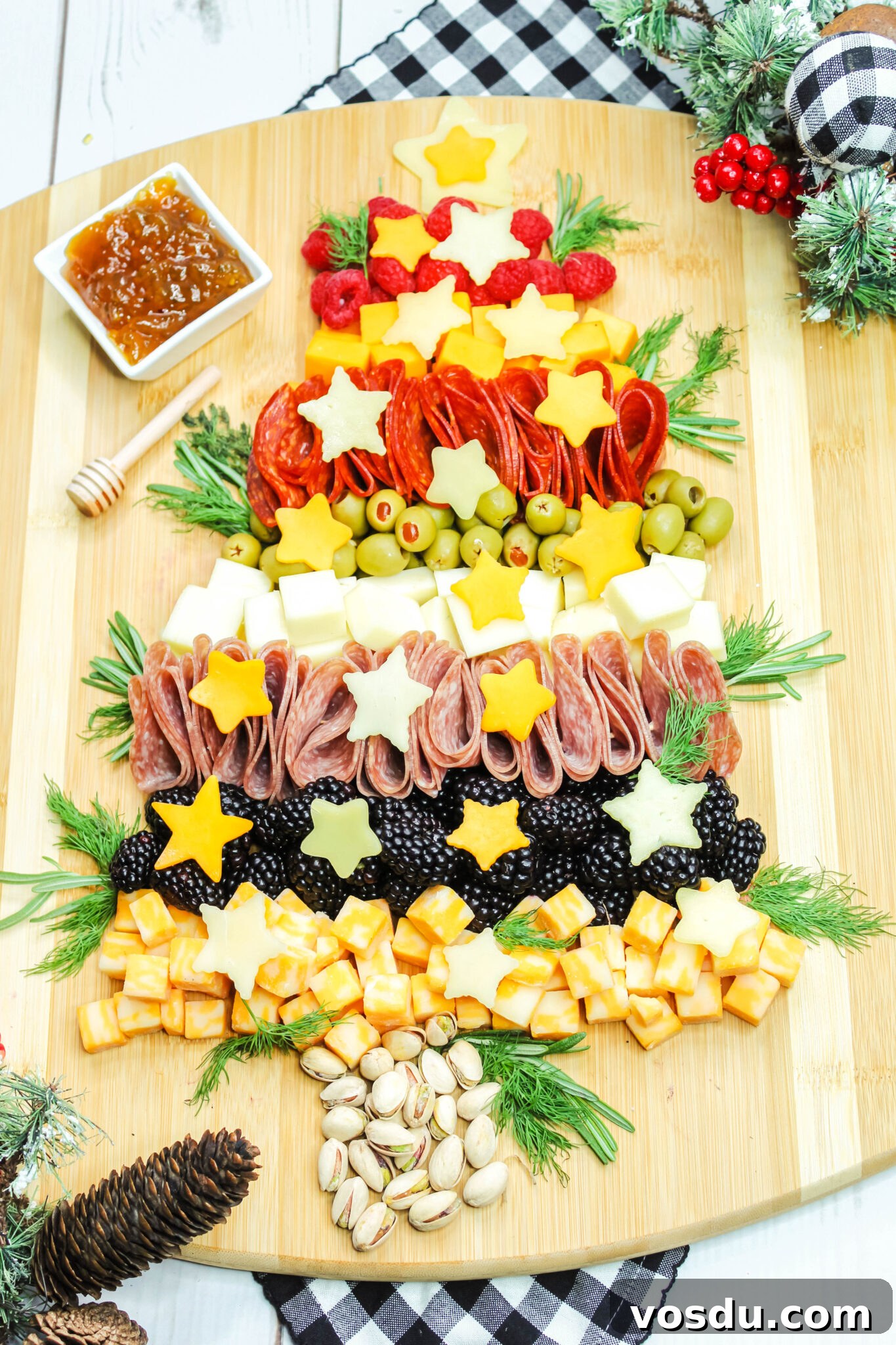 Christmas Tree Charcuterie Board Ideas for Holiday Entertaining 4 christmas tree charcuterie board