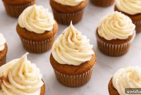 Pumpkin Spice Cupcakes with Cream Cheese Frosting