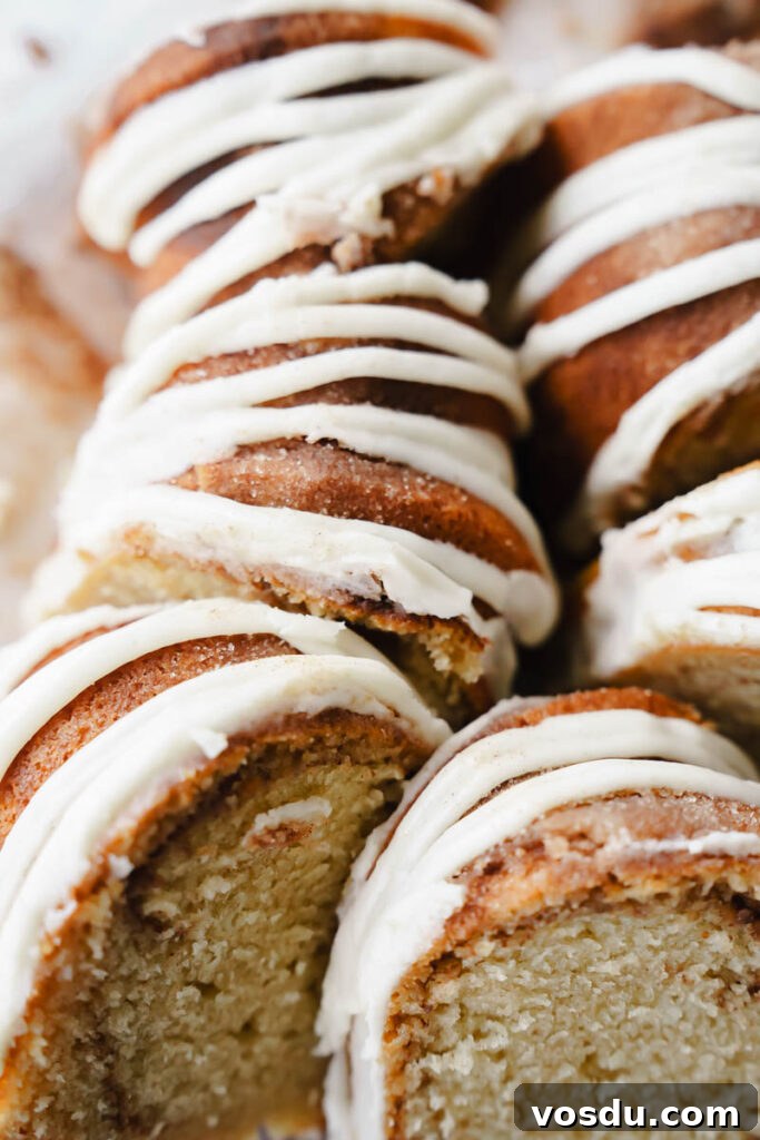 cinnamon roll bundt cake
